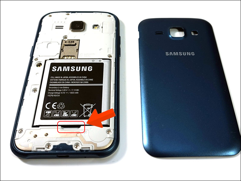 Tháo pin điện thoại Samsung